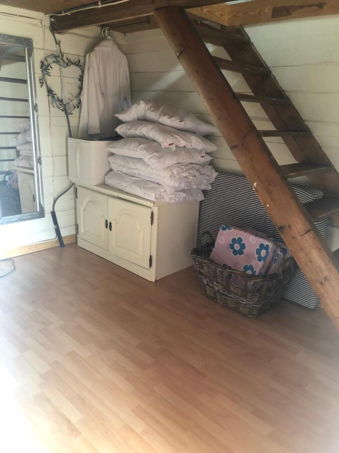 Stabbur Steinbekken, Back To Basic Primitive Overnight Eidsvoll Bagian luar foto